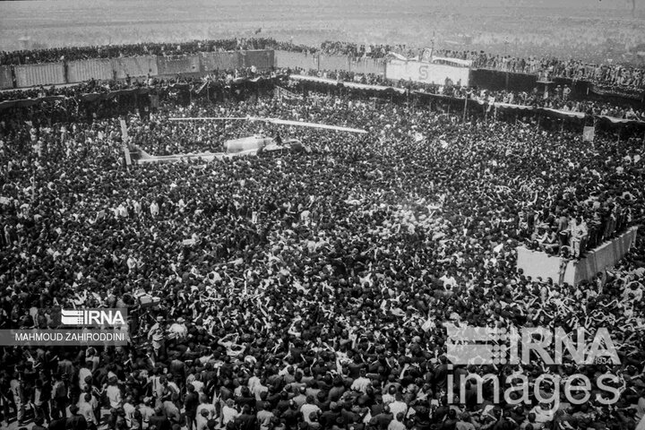 تقرير مصور/ من الذاكرة التاريخية.. حشود مليونية شاركت في تشييع مؤسس الثورة الاسلامية الإيرانية