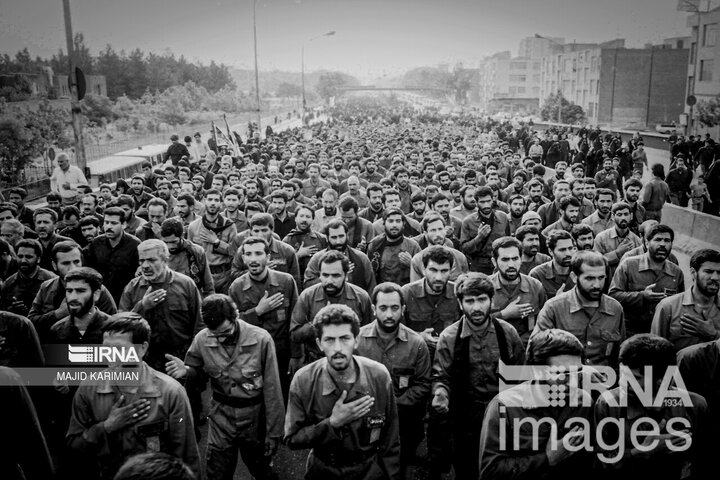 تقرير مصور/ من الذاكرة التاريخية.. حشود مليونية شاركت في تشييع مؤسس الثورة الاسلامية الإيرانية
