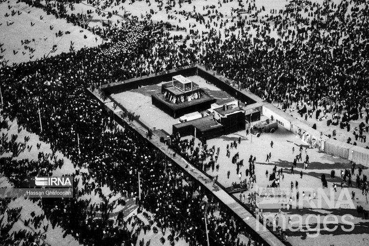 تقرير مصور/ من الذاكرة التاريخية.. حشود مليونية شاركت في تشييع مؤسس الثورة الاسلامية الإيرانية