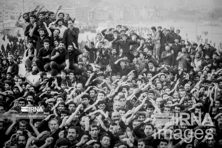 تقرير مصور/ من الذاكرة التاريخية.. حشود مليونية شاركت في تشييع مؤسس الثورة الاسلامية الإيرانية