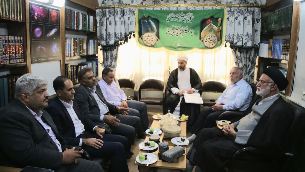 وضعیت معیشت معلمان مورد توجه قرار گیرد