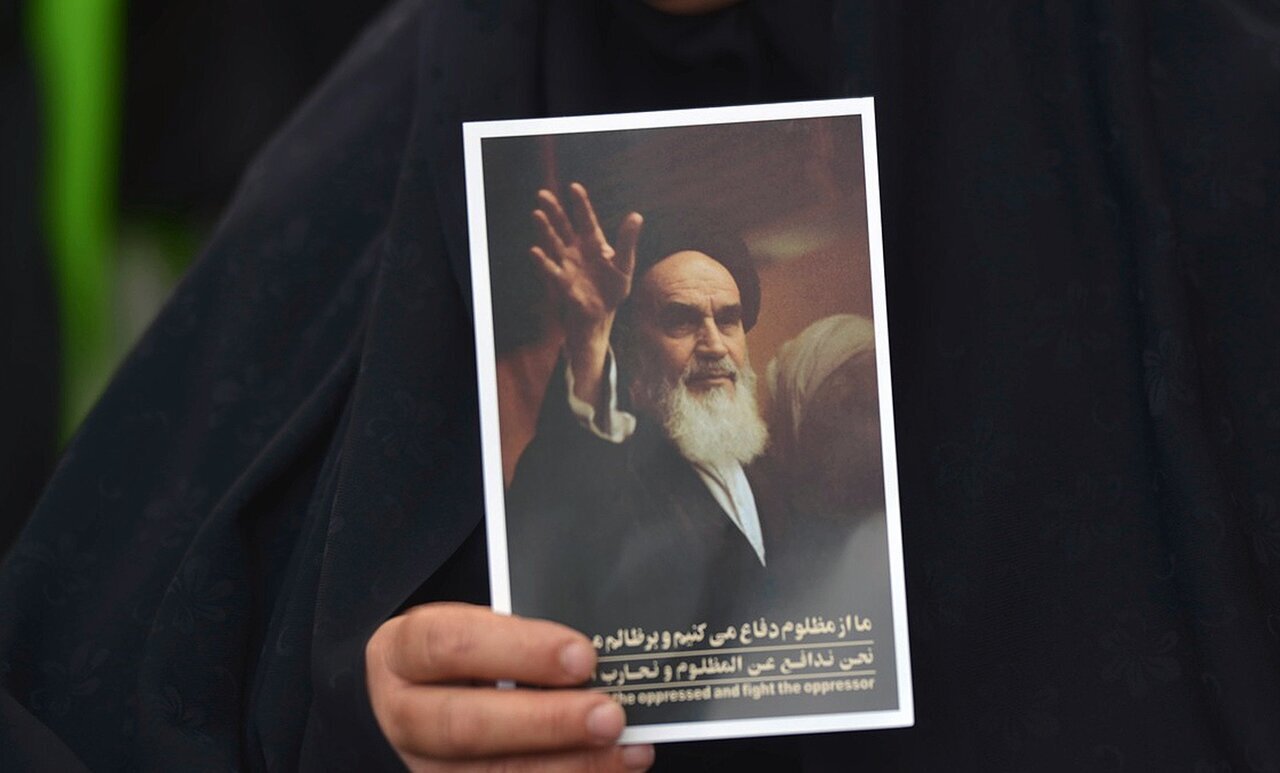 Pandangan Seorang Saksi Zaman Pahlavi dan Revolusi Islam Menyorot Peran Imam Khomeini