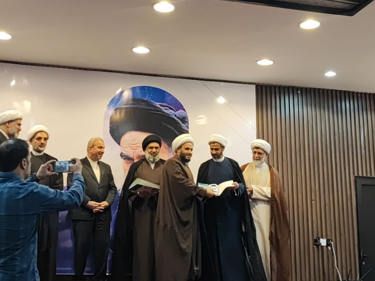 برگزاری آیین اختتامیه سومین همایش امام خمینی(ره) در بغداد با شعار «از امام خمینی تا امام خامنهای؛ عقیده به پیروزی و نصرت»