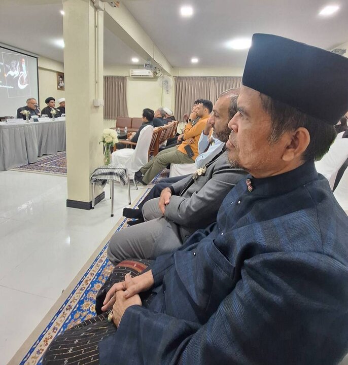 ဘန်ကောက်မြို့ရှိ ဂျာမေအသိုလ်မွတ်စ်သဖွာ (ဆွ) အလ်အာလေမီယဟ် ရုံးတွင် အေမာမ် ခိုမေနီ (ရ.ဟ) ကွယ်လွန် ခြင်း ၃၆ နှစ်မြောက် နှစ်ပတ်လည် အထိမ်းအမှတ် အခမ်းအနား ပြုလုပ်   ။ ။ Photos