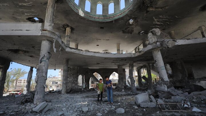 Photos: Complete destruction of Al-Ansar Mosque and a cemetery in Gaza