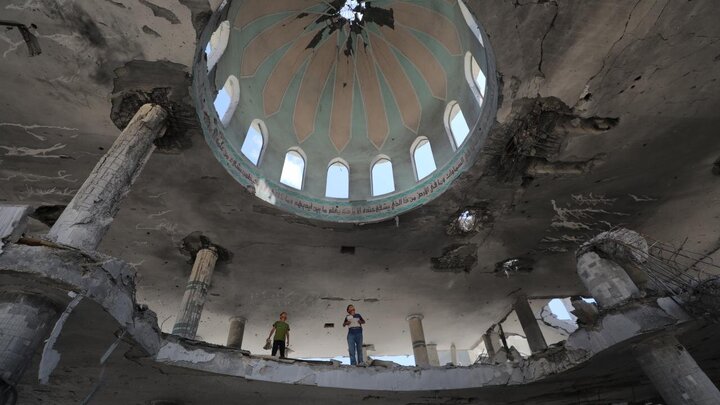 Photos: Complete destruction of Al-Ansar Mosque and a cemetery in Gaza