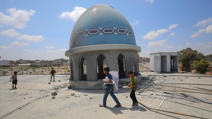 Photos: Complete destruction of Al-Ansar Mosque and a cemetery in Gaza