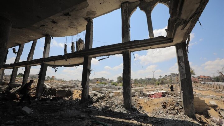 Photos: Complete destruction of Al-Ansar Mosque and a cemetery in Gaza