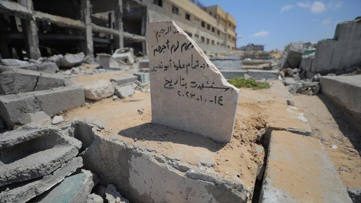 Photos: Complete destruction of Al-Ansar Mosque and a cemetery in Gaza