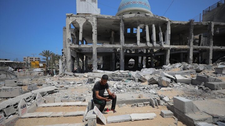 Photos: Complete destruction of Al-Ansar Mosque and a cemetery in Gaza