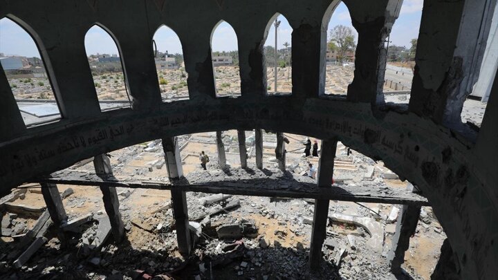 Photos: Complete destruction of Al-Ansar Mosque and a cemetery in Gaza