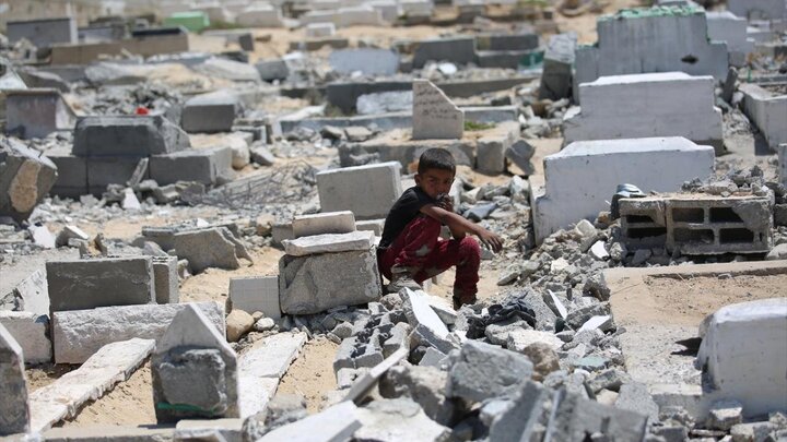 Photos: Complete destruction of Al-Ansar Mosque and a cemetery in Gaza