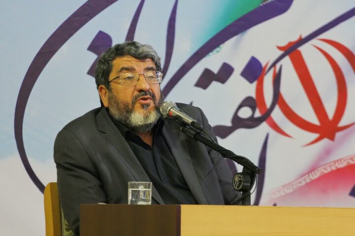  فواد ایزدی : افول آمریکا واقعیتی غیرقابل انکار است