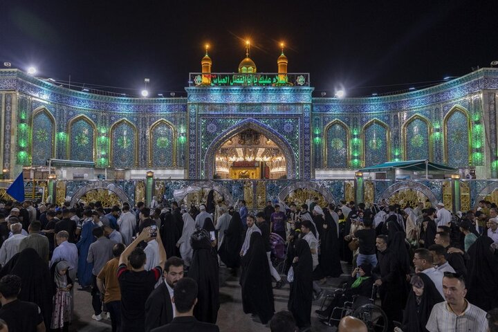 تقرير مصور/ أجواء ليلة الجمعة عند مرقد أبي الفضل العباس (عليه السلام)