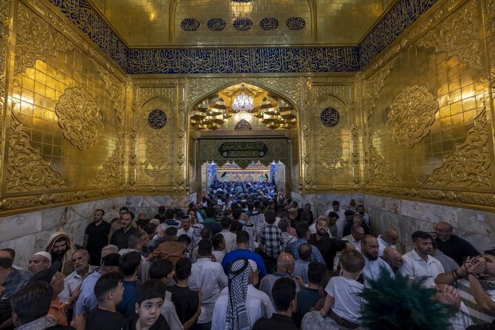 تقرير مصور/ أجواء ليلة الجمعة عند مرقد أبي الفضل العباس (عليه السلام)