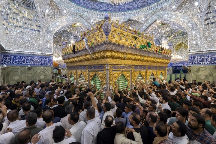 تقرير مصور/ أجواء ليلة الجمعة عند مرقد أبي الفضل العباس (عليه السلام)
