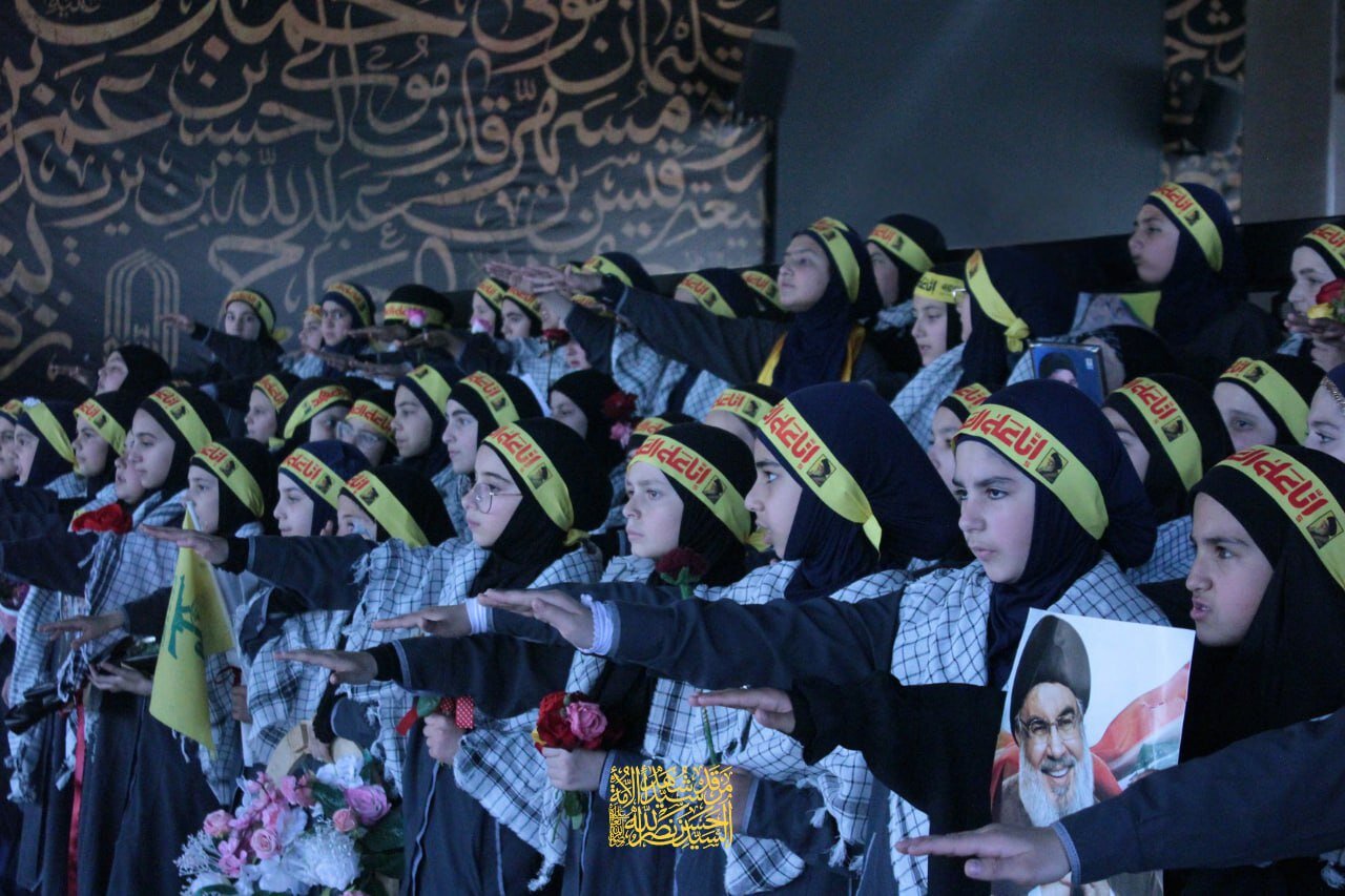 تجدید عهد دانشآموزان با آرمانهای شهید سید حسن نصرالله + تصاویر