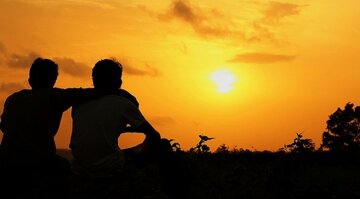 دوستِ تمام‌عیار کیست؟ تعریف رفاقت  از منظر امام علی(ع)