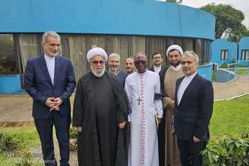 Labarai Cikin Hotuna | Ayatullah Ramezani Ya Gana Da Babban Limamin Cocin Katolika Na Ivory Coast