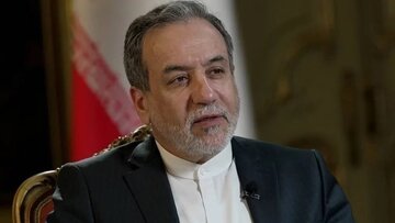 Вазири хориҷаи Эрон: Оё се кишвари аврупоӣ тайи ду даҳаи гузашта ҳеҷ дарсе наёмухтаанд?