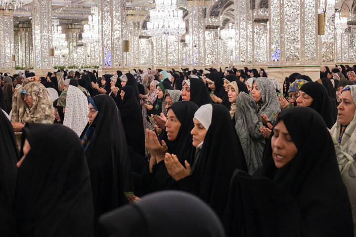 اقامه نماز عید قربان در حرم مطهر رضوی