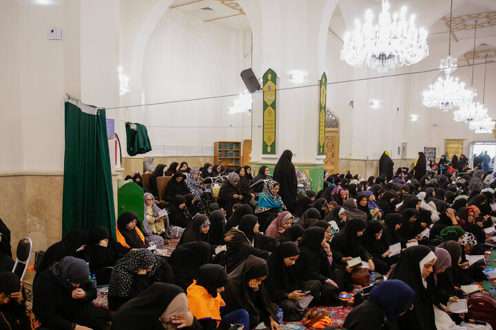 مراسم دعای عرفه زائران اردوزبان در حرم مطهر رضوی