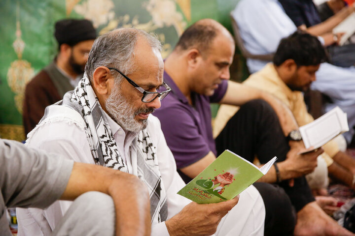 مراسم دعای عرفه زائران اردوزبان در حرم مطهر رضوی