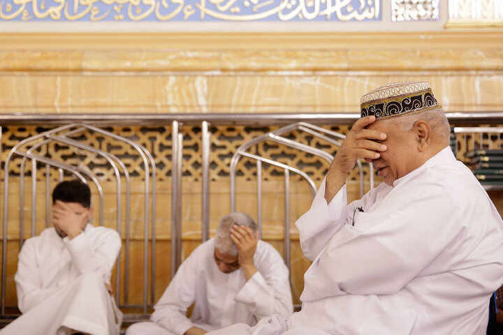 گزارش تصویری | مراسم دعای عرفه زائران عرب زبان در حرم مطهر رضوی