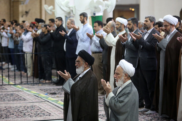 گزارش تصویری | اقامه نماز عید قربان در حرم مطهر بانوی کرامت