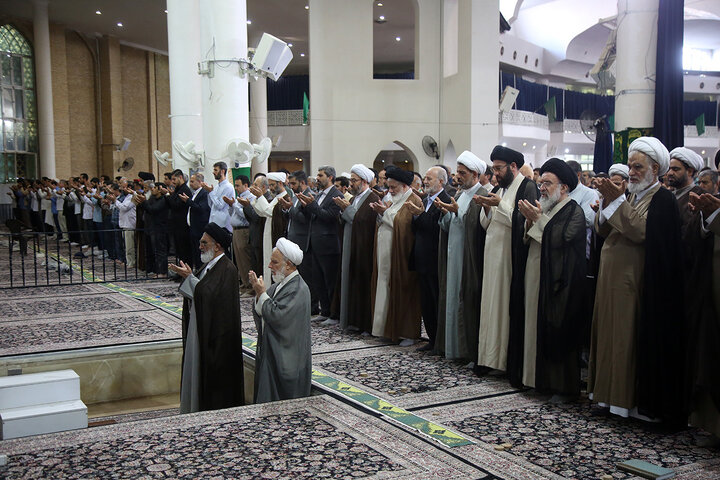 گزارش تصویری | اقامه نماز عید قربان در حرم مطهر بانوی کرامت