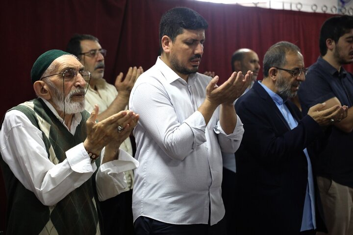 نماز عید فطر در مرکز فرهنگی کوثر شهر استانبول ترکیه