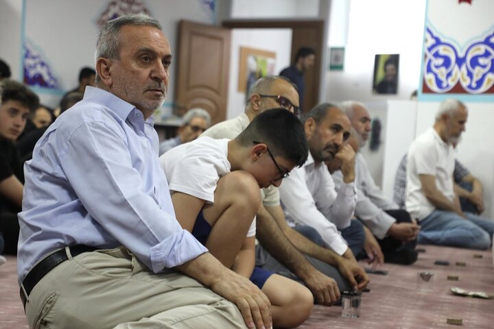 نماز عید فطر در مرکز فرهنگی کوثر شهر استانبول ترکیه