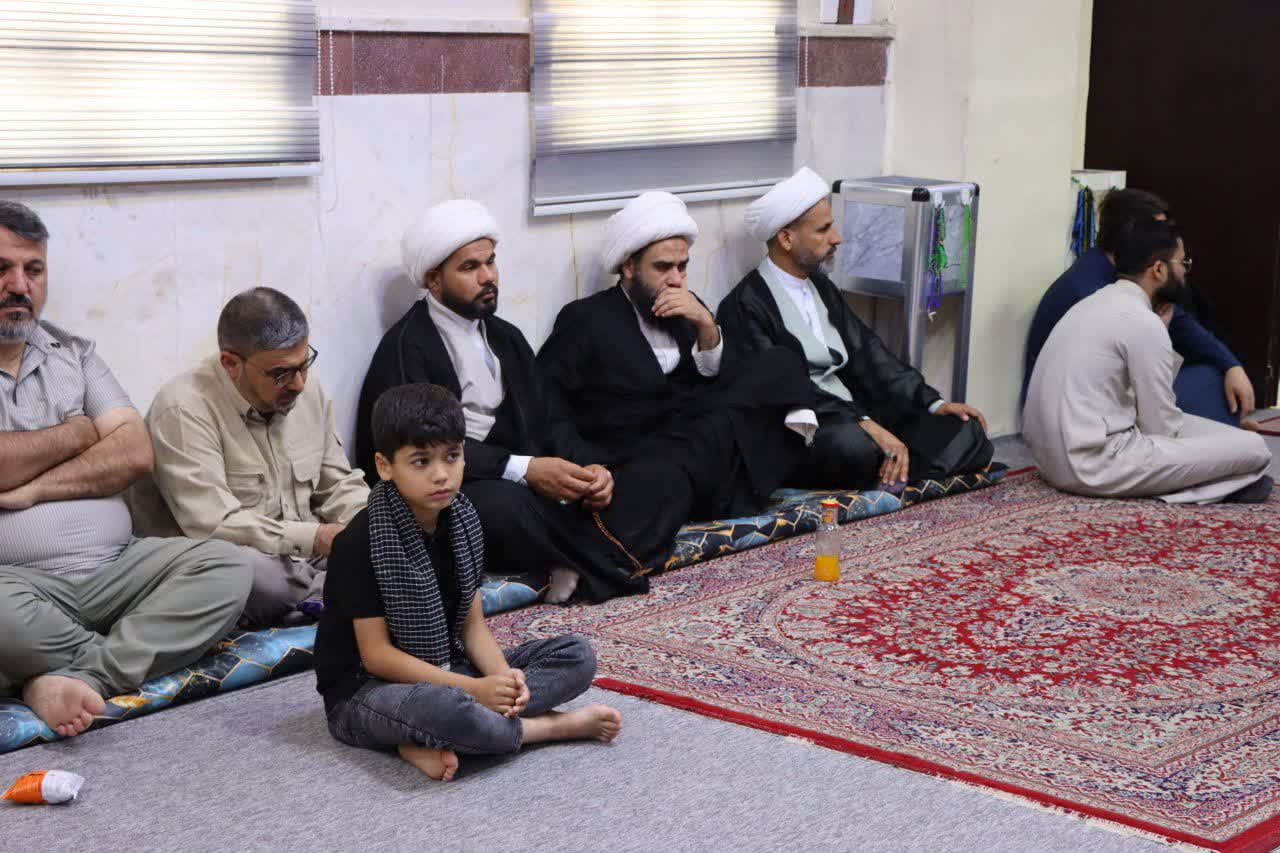 امام خمینی(ره) شجره طیبهای بود که با نور ایمان، جهان را بیدار کرد