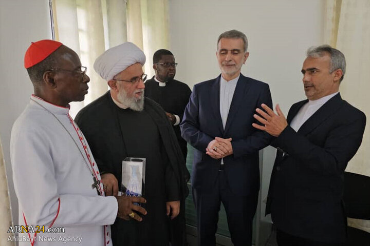 تقرير مصور/ الأمين العام للمجمع العالمي لأهل البيت (ع) يلتقي رئيس أسقافة الكنيسة الكاثوليكية في ساحل العاج