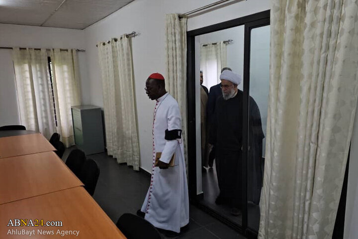تقرير مصور/ الأمين العام للمجمع العالمي لأهل البيت (ع) يلتقي رئيس أسقافة الكنيسة الكاثوليكية في ساحل العاج