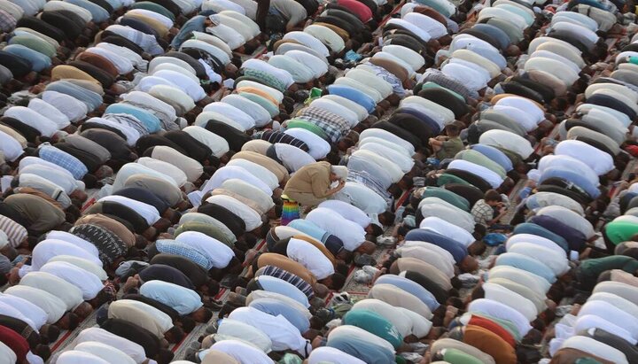 تقرير مصور/ حضور واسع بإقامة صلاة عيد الأضحى المبارك بين الحرمين في كربلاء
