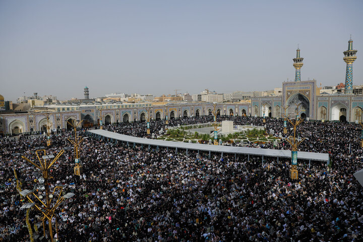 Photos: Arafah Prayer recited at Imam Reza Shrine