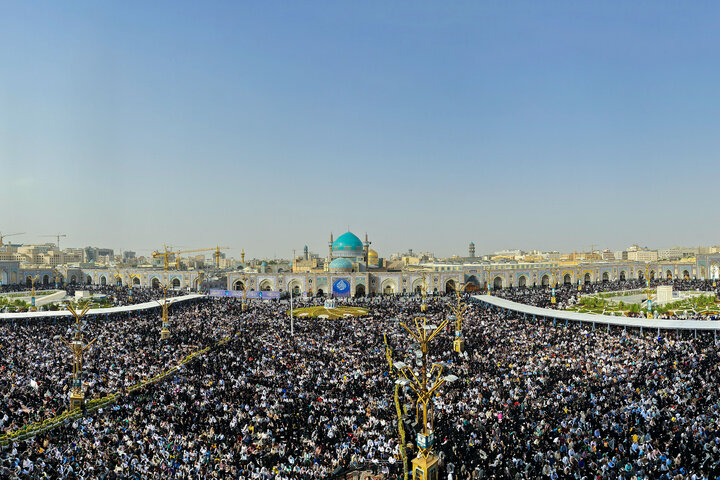 Photos: Arafah Prayer recited at Imam Reza Shrine