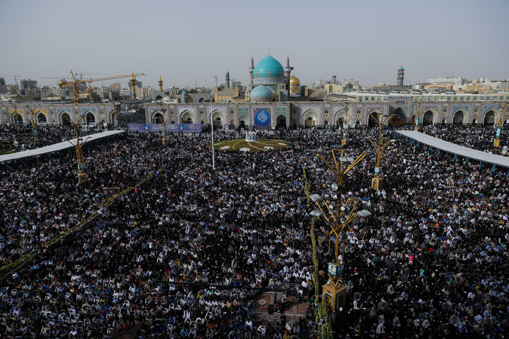 Photos: Arafah Prayer recited at Imam Reza Shrine