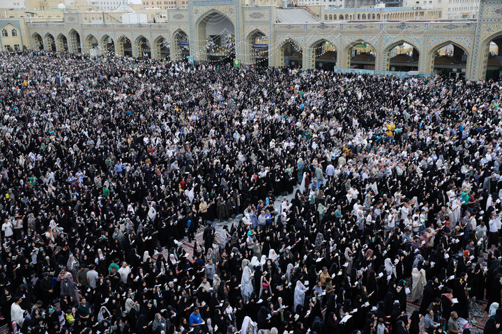 Photos: Arafah Prayer recited at Imam Reza Shrine