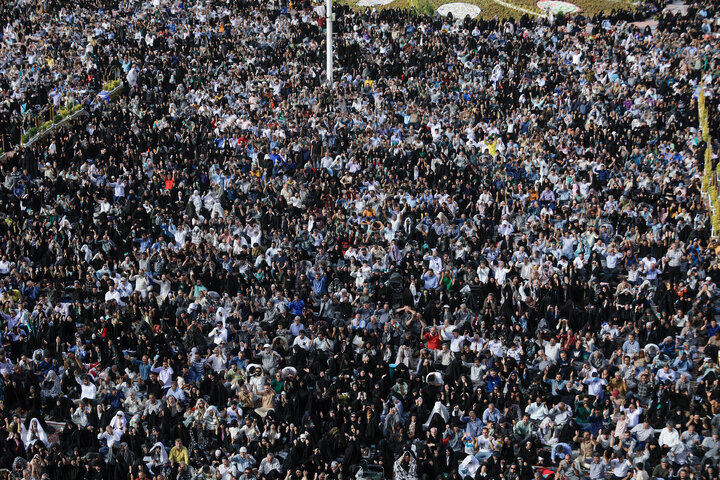 Photos: Arafah Prayer recited at Imam Reza Shrine