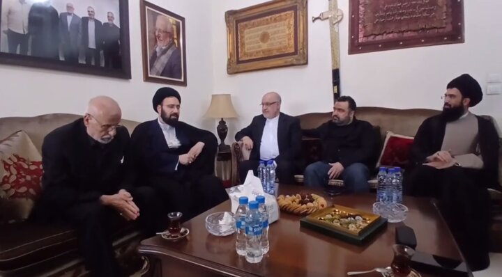 ویدیو | حضور حجت‌الاسلام سیدعلی خمینی در منزل شهید سیدحسن نصرالله در بیروت