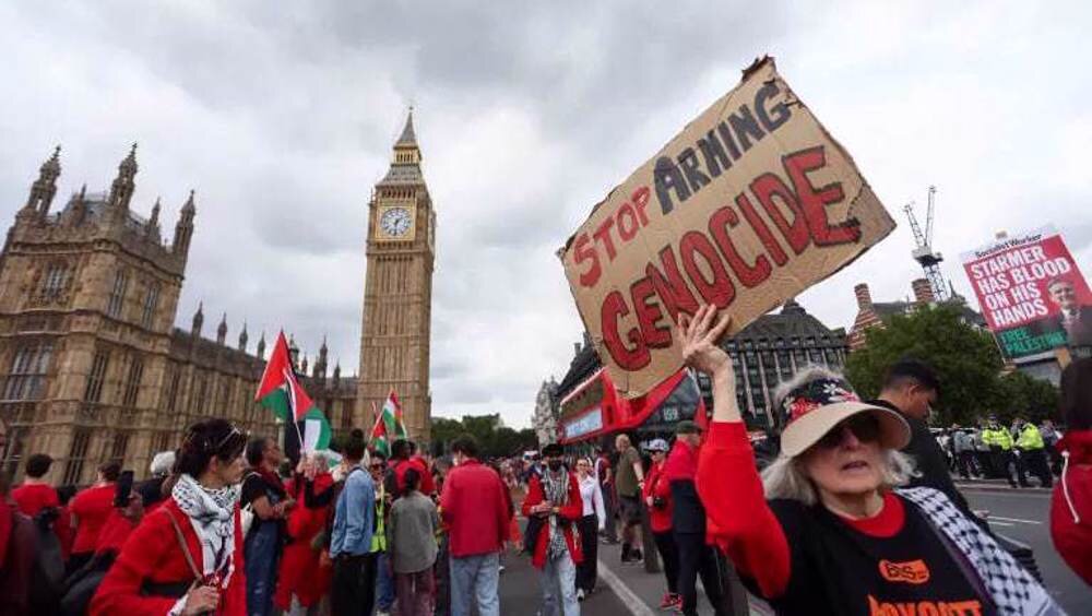 Thousands encircle UK Parliament demanding arms embargo on Israel