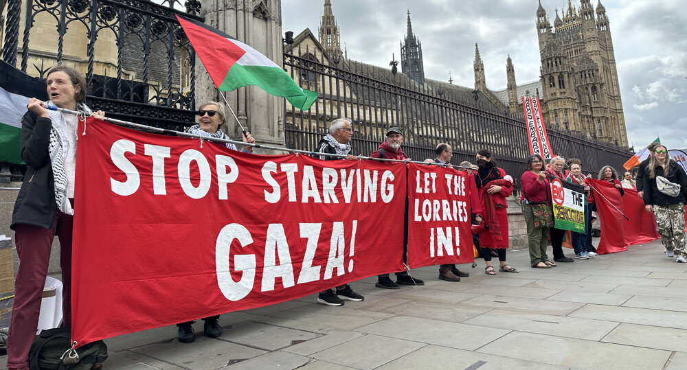 Poll shows majority of British citizens support full arms embargo on Israel