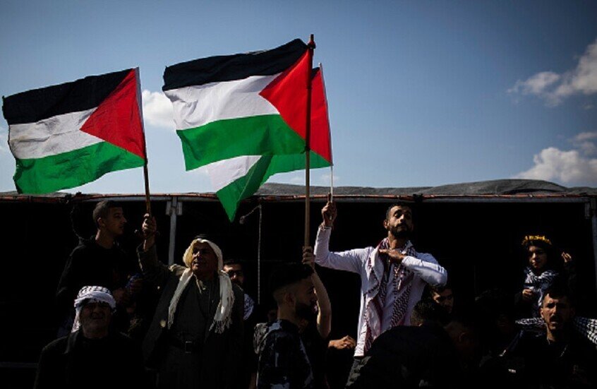 قناة عبرية تكشف عن خطة تنفذها إسرائيل لإيجاد بديل سياسي وعسكري عن "حماس" في غزة