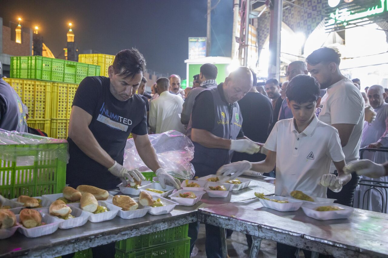 مضيف العتبة العباسية المقدسة يقدم أكثر من 200 ألف وجبة غذائية لزائري يوم عرفة مضيف العتبة العباسية المقدسة يقدم أكثر من 200 ألف وجبة غذائية لزائري يوم عرفة