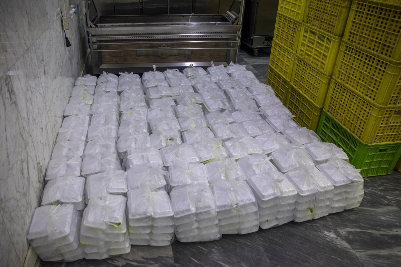 مضيف العتبة العباسية المقدسة يقدم أكثر من 200 ألف وجبة غذائية لزائري يوم عرفة مضيف العتبة العباسية المقدسة يقدم أكثر من 200 ألف وجبة غذائية لزائري يوم عرفة