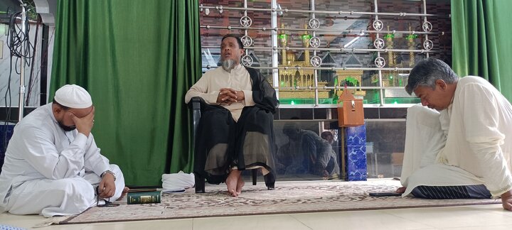ဘင်္ဂလားဒေ့ရှ် နိုင်ငံ တွင်  ရှီအဟ်မွတ်စလင်မ်များ ၏ စုပေါင်း ဒိုအာယေ အရ်ဖဟ် ဖတ်ရွတ် နေသည့် ပုံရိပ်များ ။ ။ Photos