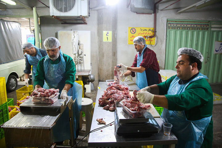 Photos: Packaging of Eid al-Adha sacrificial meat at Hazrat Masoumeh Holy Shrine
