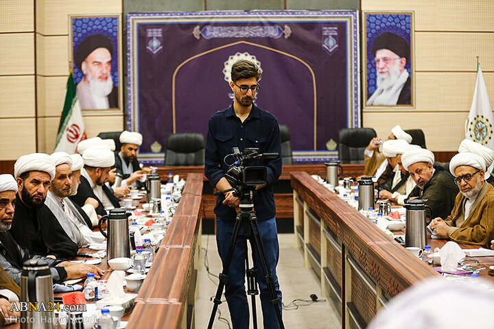 Photos: Group of Iraqi missionaries in Qom meet with Ayatollah Ramazani